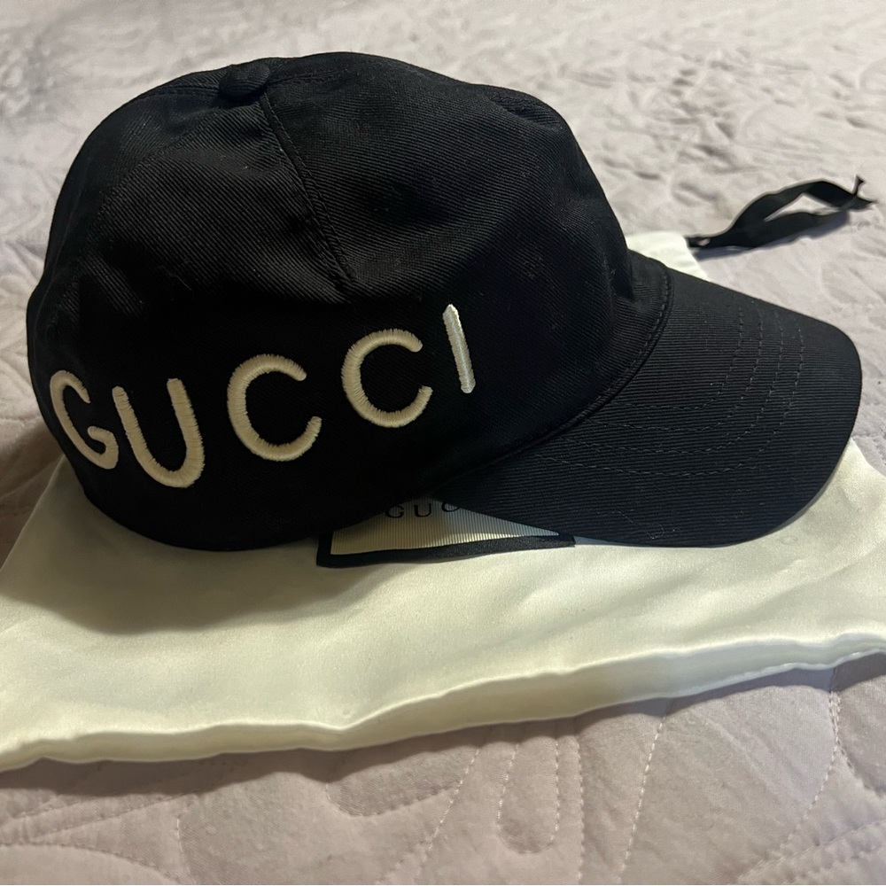 Gucci Gucci Loved Cap (authentic)
